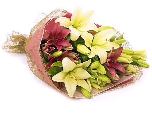 Букет лилий "Любовь" - купить в интернет-магазине с доставкой по Бирску